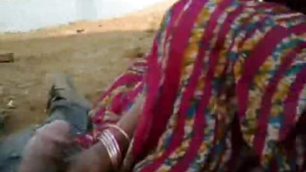 மூர்க்கத்தனமான ஹாட் ஸ்கன்கி பொன்னிறம் டைட்ஃபுக் செய்து முகத்தை அழகுபடுத்தியது