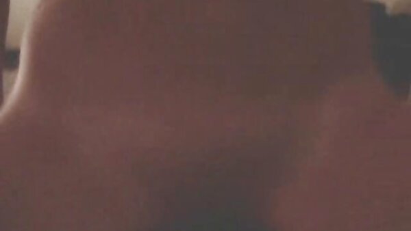 ஒல்லியான அழகி டீன் 4 சிலவற்றில் ப்ளோஜாப் கொடுக்கும் போது ஸ்ட்ரெய்ன் டிக் மீது ஹாப்ஸ்