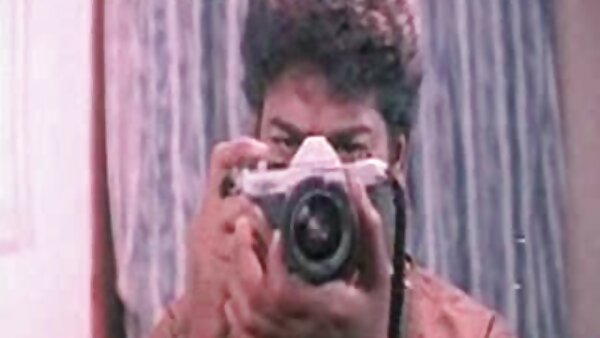 சட்டப்பூர்வ டீன் ஏஜ் லெக்ஸி லோர் தனது மாற்றாந்தாய் டெரிக் உடன் ஃபிஸ்ட் டைம் உடலுறவு கொள்கிறார்